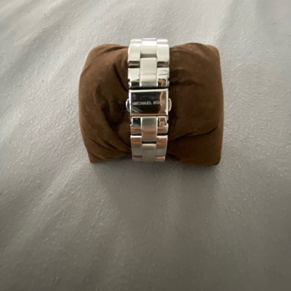 Michael Kors MK5401 watch - Picture 2 of 5